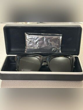 Givenchy GV7074/S 086QT Havana Tortoise Sunglasses 52-19-145